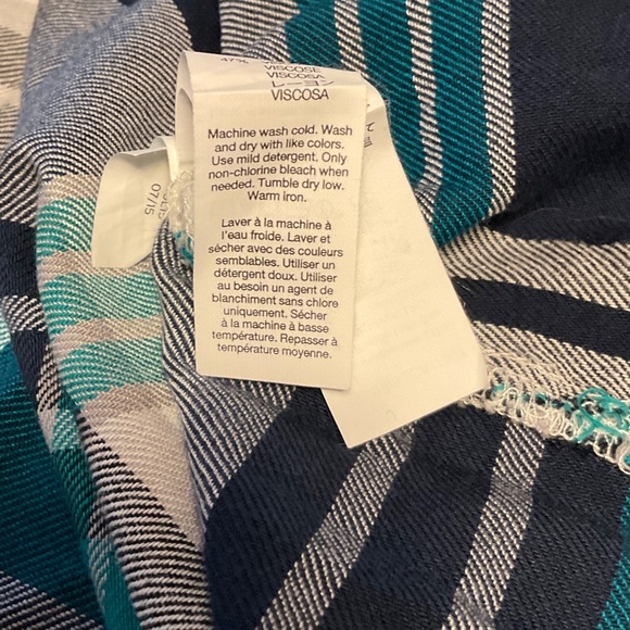 GAP Women's Plaid Button-Down Shirt - Green, Black, and White - Picture 7 of 7